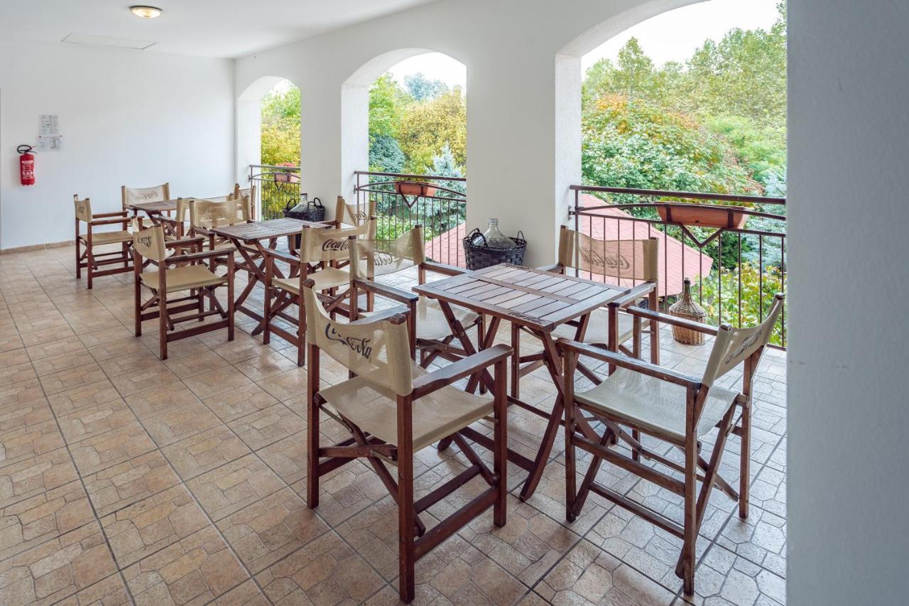 Sobri Halaszcsarda Es Panzio Baja Exterior photo
