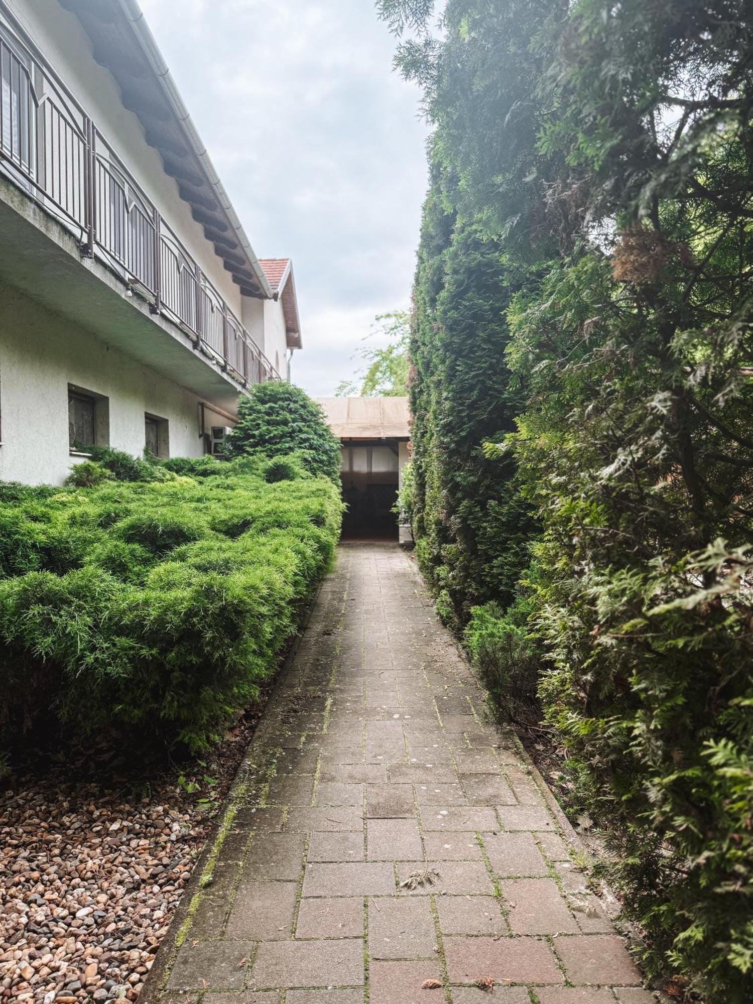 Sobri Halaszcsarda Es Panzio Baja Exterior photo