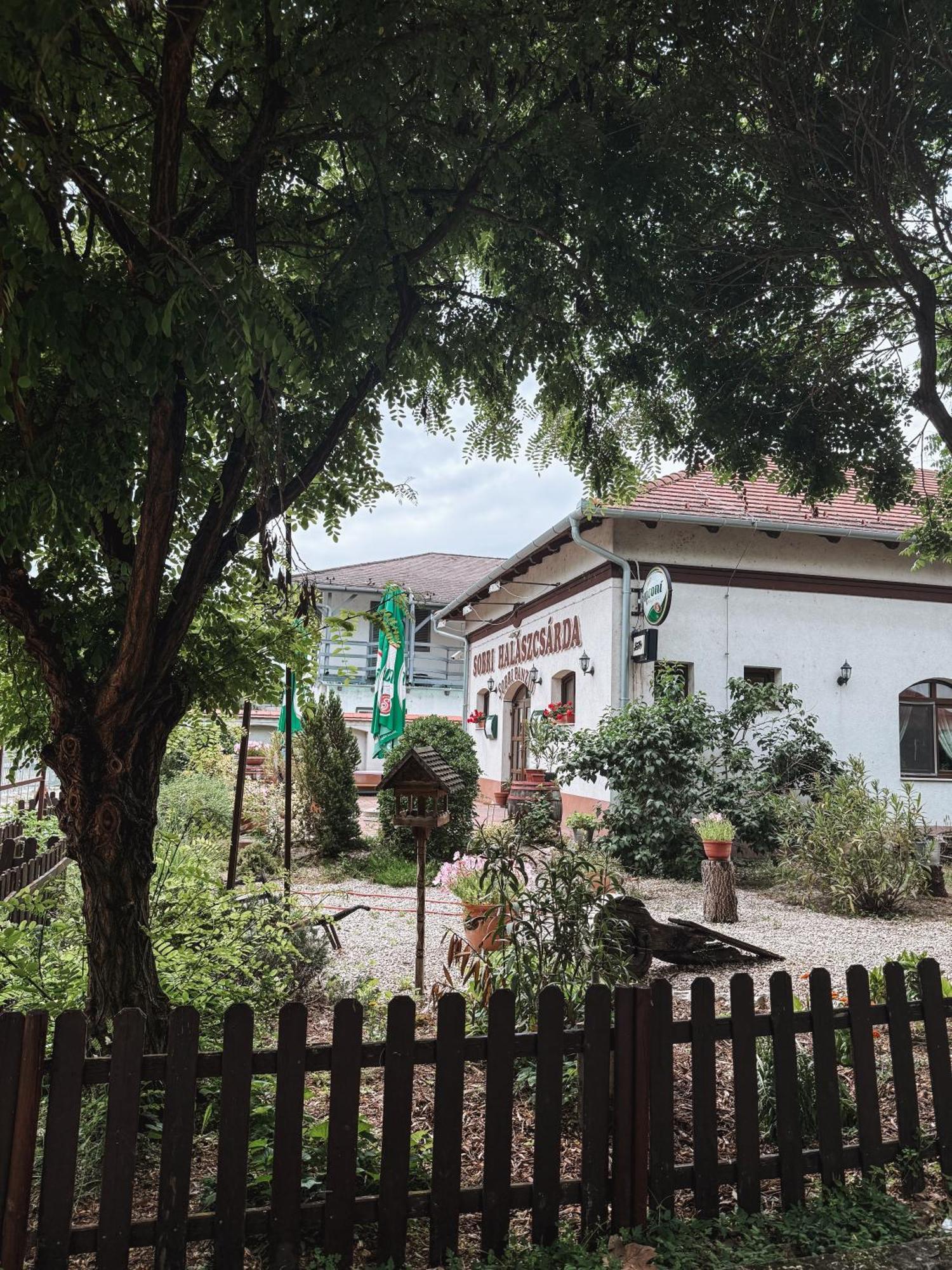 Sobri Halaszcsarda Es Panzio Baja Exterior photo
