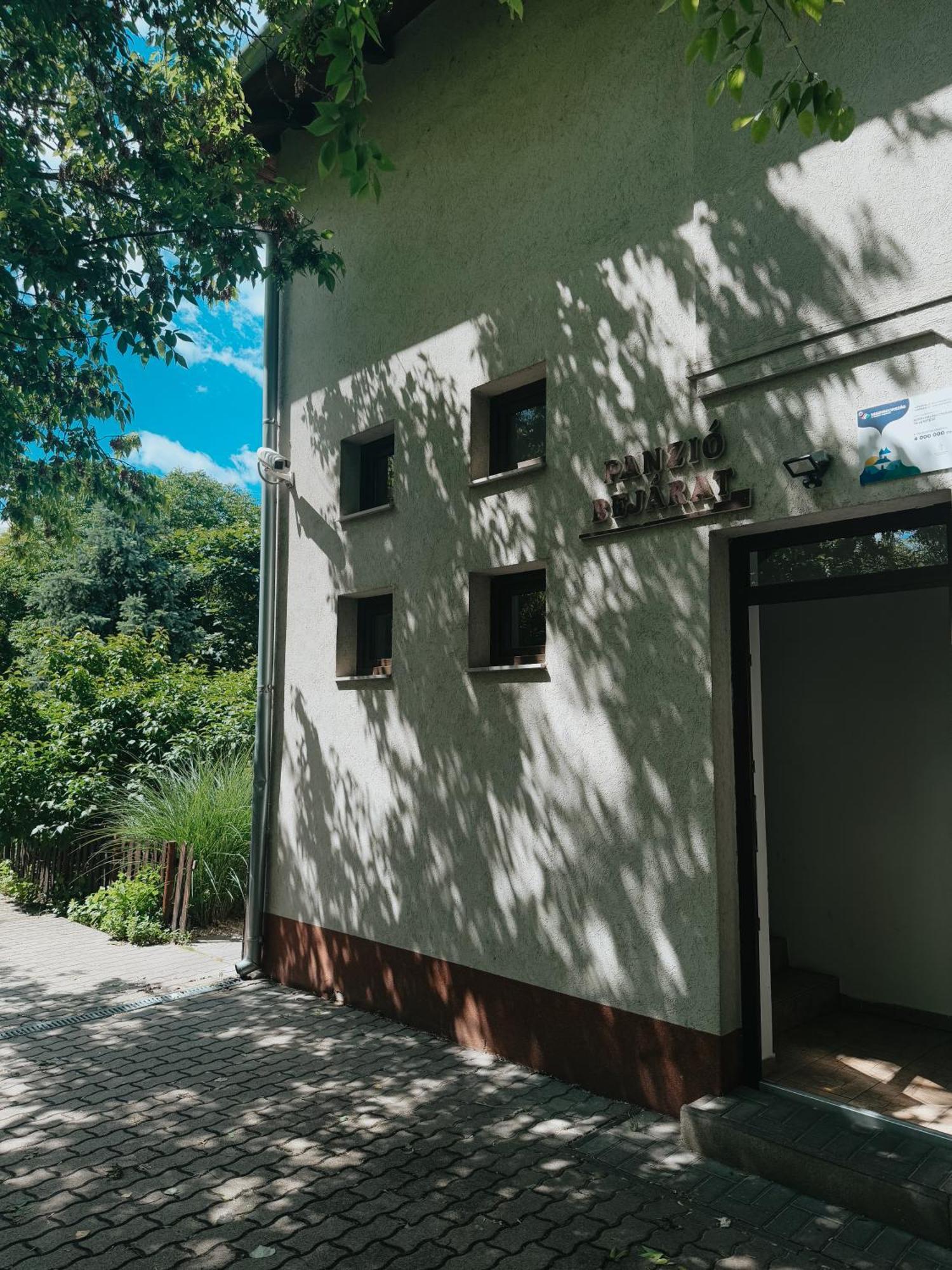 Sobri Halaszcsarda Es Panzio Baja Exterior photo