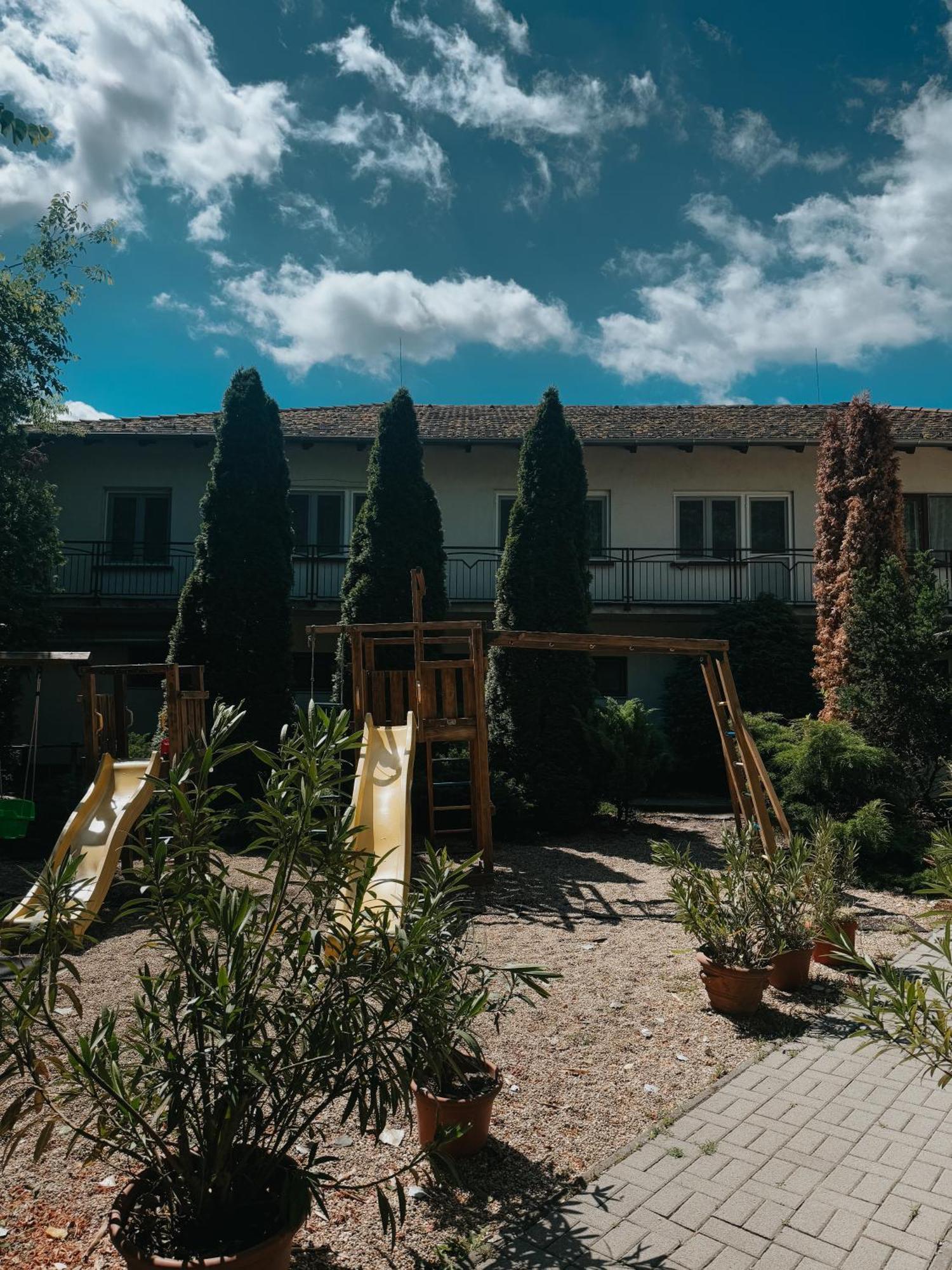 Sobri Halaszcsarda Es Panzio Baja Exterior photo