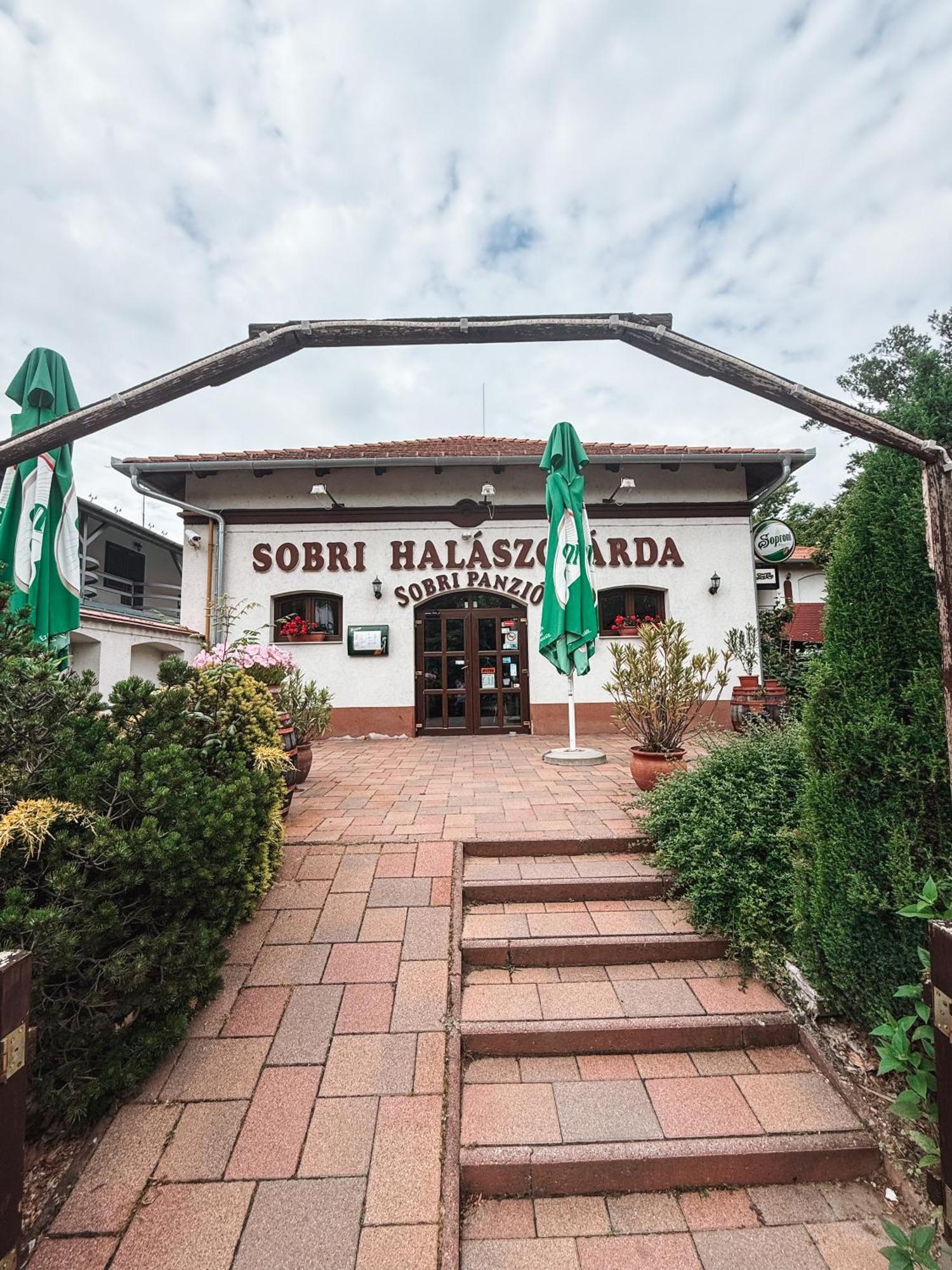 Sobri Halaszcsarda Es Panzio Baja Exterior photo