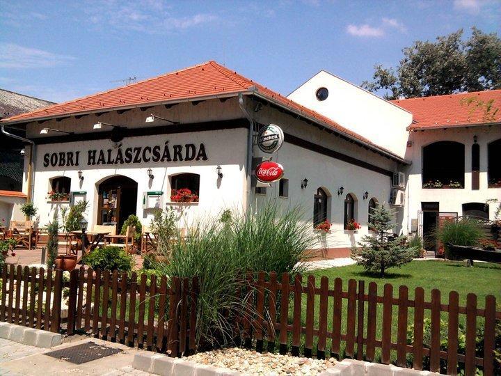Sobri Halaszcsarda Es Panzio Baja Exterior photo